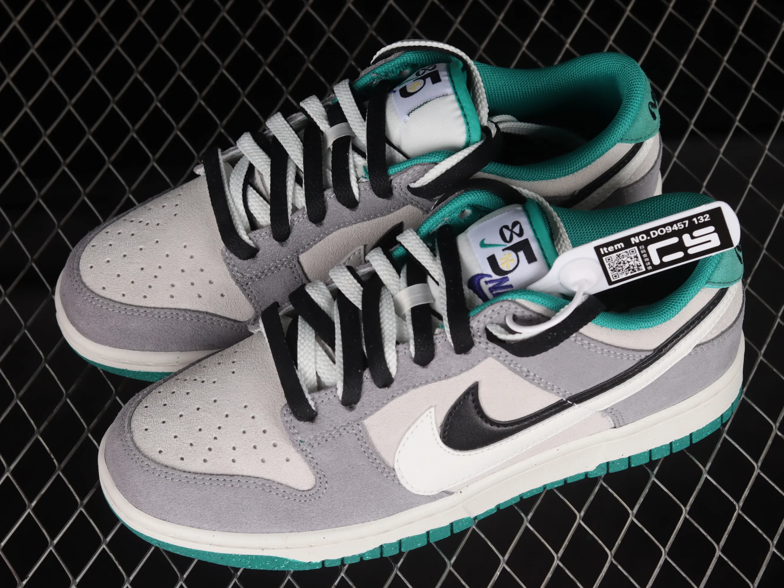All categories Nk SB Dunk Series Nk SB Dunk Low low-top sneakers Nk SB Dunk Low "85" white and black double hook strap gray SB low-top sports and leisure sneakers DO9457-132